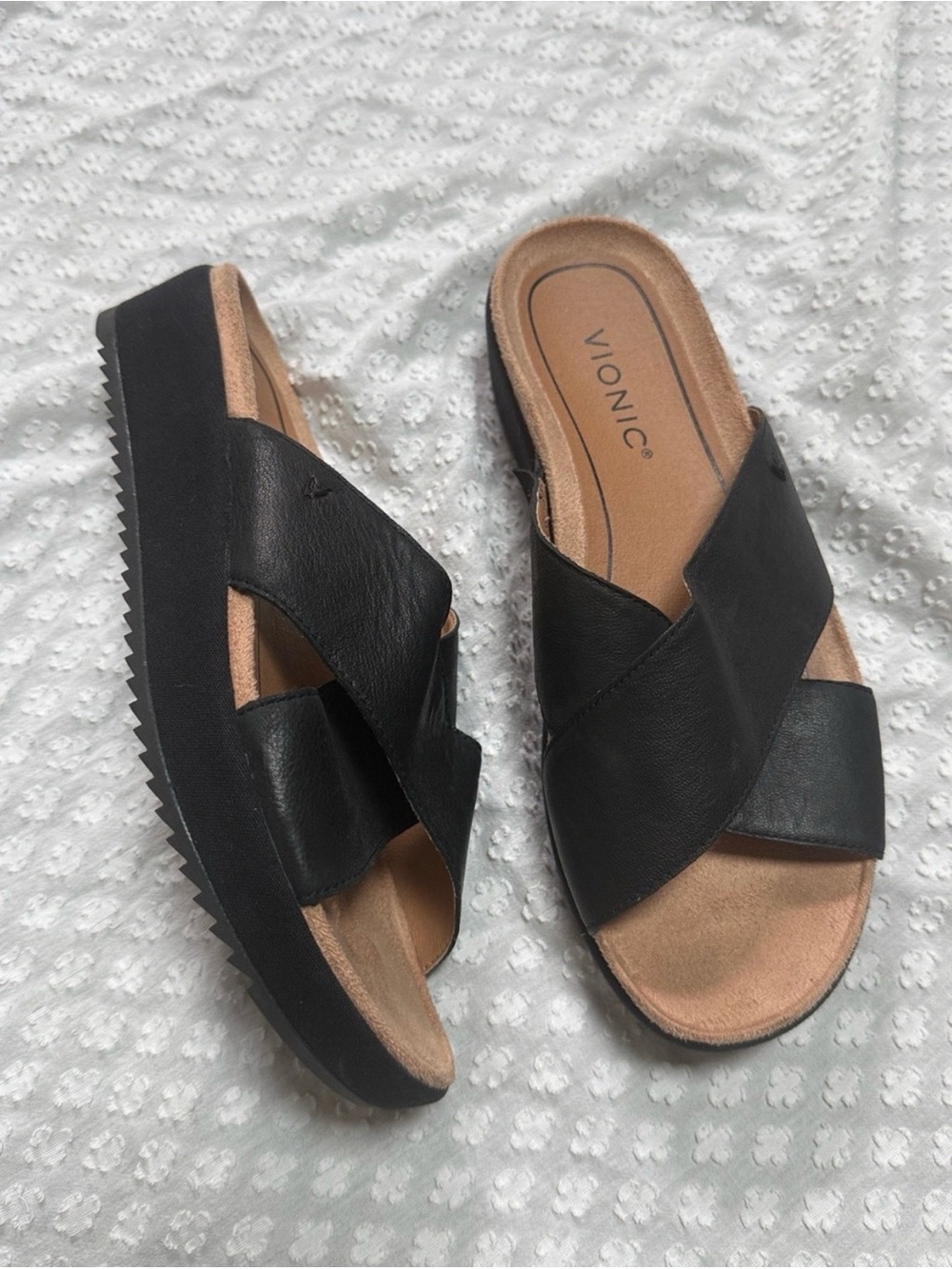 Vionic Black Hayden Platform Sandals - size 8